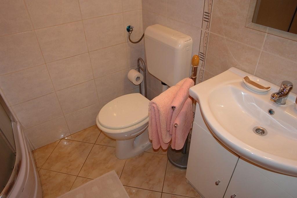 2 Bedroom Amazing Apartment In Crikvenica Habitación foto