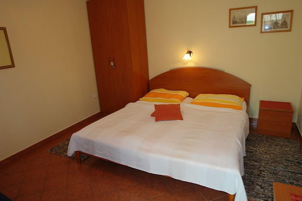 2 Bedroom Amazing Apartment In Crikvenica Habitación foto