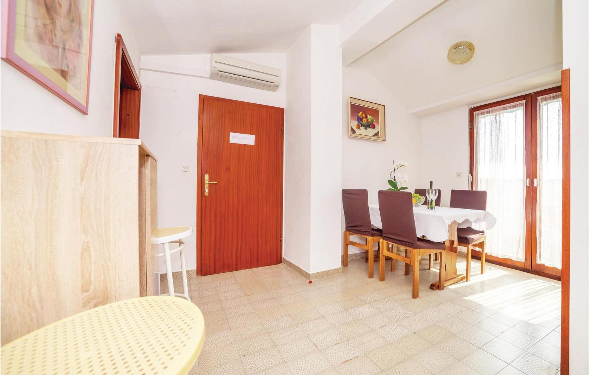 2 Bedroom Amazing Apartment In Crikvenica Exterior foto