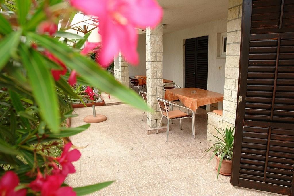 2 Bedroom Amazing Apartment In Crikvenica Habitación foto