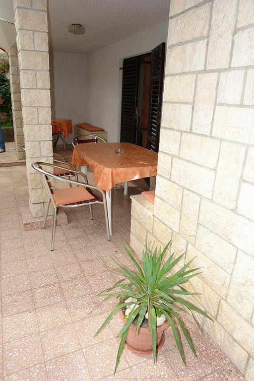2 Bedroom Amazing Apartment In Crikvenica Habitación foto