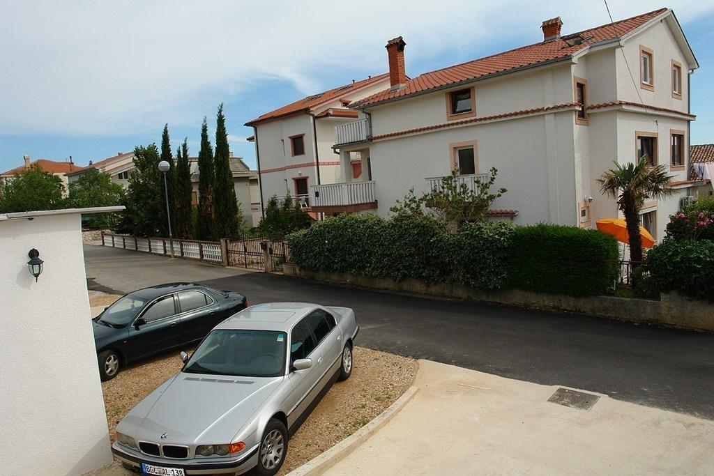 2 Bedroom Amazing Apartment In Crikvenica Habitación foto