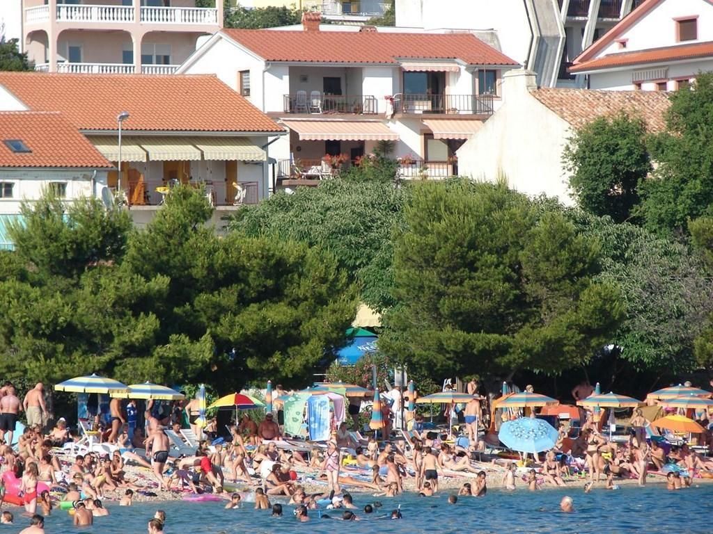 2 Bedroom Amazing Apartment In Crikvenica Habitación foto